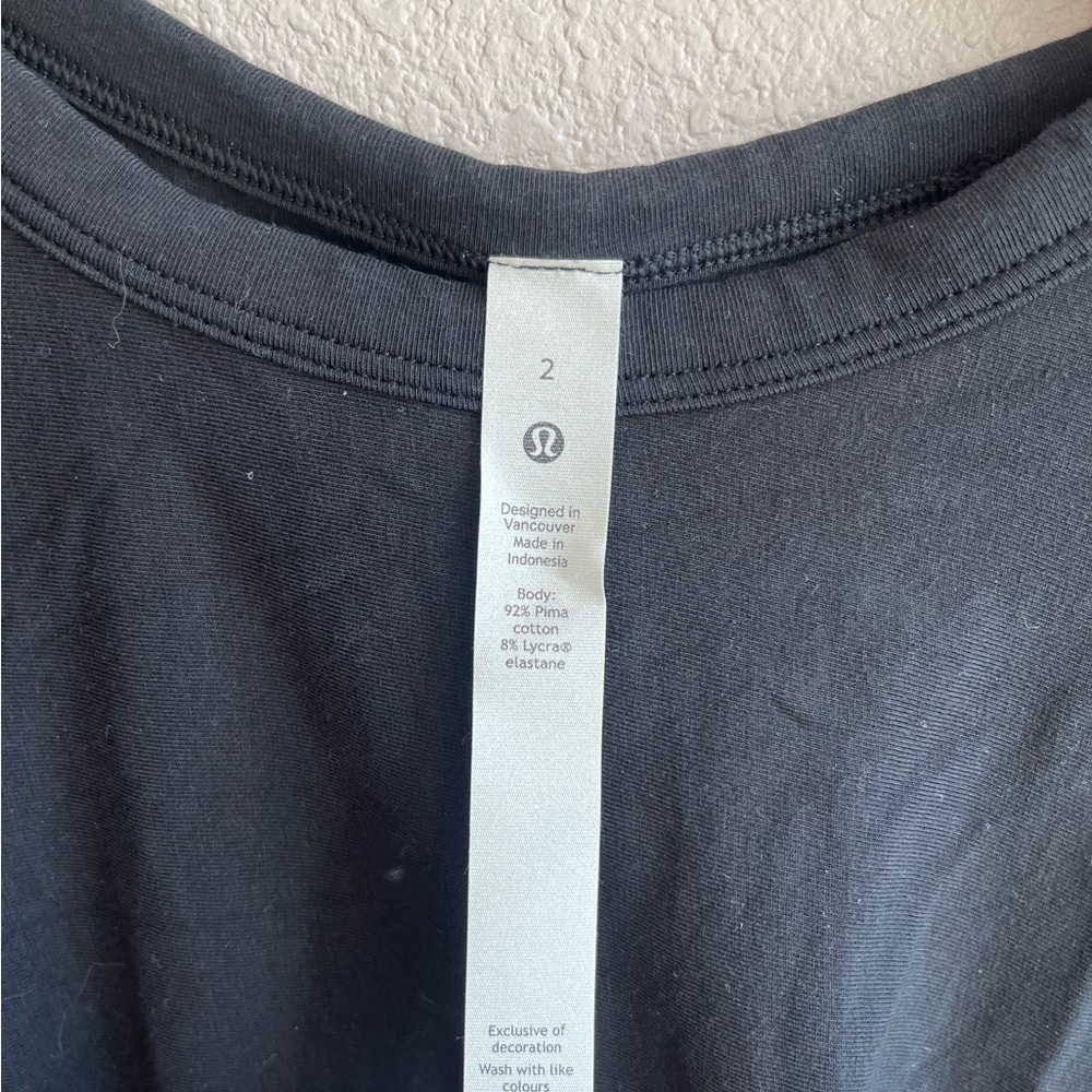 lululemon athletica Black Crescent Tee Short Sleeve Twist Front Activewear Sz 2 - Picture 4 of 6